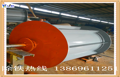 全磁　遠(yuǎn)力磁電生產(chǎn)的全磁滾筒通常安裝在輸送帶端頭上，使用環(huán)境更適用于大批量的礦石，谷物，沙子，砂礫，塑料，木材，碎玻璃，廢料等干性物料中的跟大含量的鐵屑，鐵片，鐵塊或者其他鐵磁性物料自動分離。